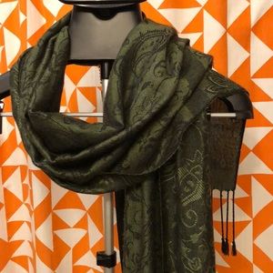 Green and black Pashmina